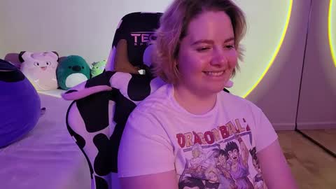 Snapshot of internetfairy_xo chatting on 01-18-25, 09:34 Faye online show from 01-18-25, 09:34