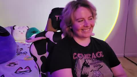 Snapshot of internetfairy_xo chatting on 01-19-25, 12:06 Faye online show from 01-19-25, 12:06