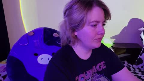 Snapshot of internetfairy_xo chatting on 01-19-25, 03:10 Faye online show from 01-19-25, 03:10