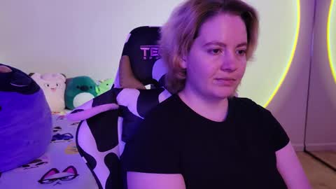 Snapshot of internetfairy_xo chatting on 01-20-25, 10:07 Faye online show from 01-20-25, 10:07