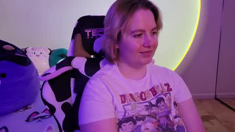 Snapshot of internetfairy_xo chatting on 01-26-25, 07:20 Faye online show from 01-26-25, 07:20