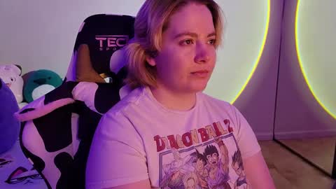 Snapshot of internetfairy_xo chatting on 01-27-25, 11:22 Faye online show from 01-27-25, 11:22