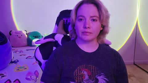 Snapshot of internetfairy_xo chatting on 01-29-25, 09:23 Faye online show from 01-29-25, 09:23