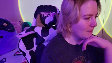 Snapshot of internetfairy_xo chatting on 01-29-25, 07:32 Faye online show from 01-29-25, 07:32