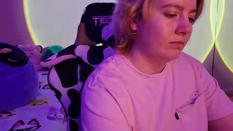 Snapshot of internetfairy_xo chatting on 01-31-25, 09:27 Faye online show from 01-31-25, 09:27