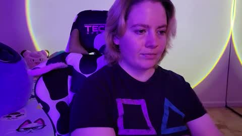 Snapshot of internetfairy_xo chatting on 02-02-25, 03:54 Faye online show from 02-02-25, 03:54