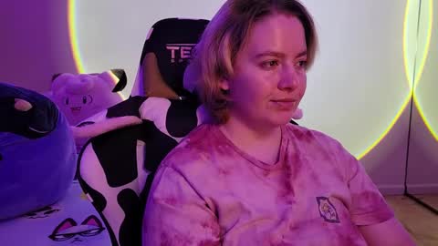 Snapshot of internetfairy_xo chatting on 02-11-25, 08:26 Faye online show from 02-11-25, 08:26