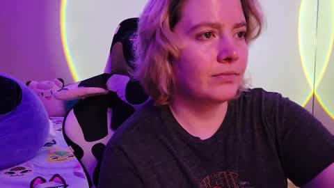 Snapshot of internetfairy_xo chatting on 02-14-25, 07:07 Faye online show from 02-14-25, 07:07