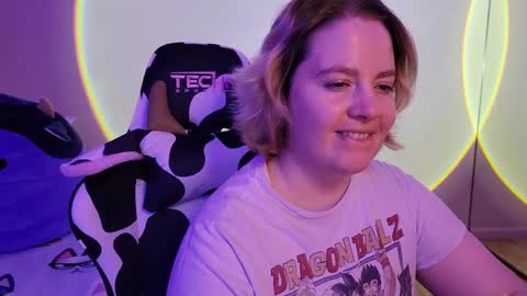 Snapshot of internetfairy_xo chatting on 02-21-25, 05:46 Faye online show from 02-21-25, 05:46