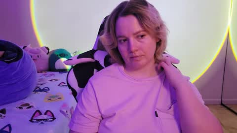 Snapshot of internetfairy_xo chatting on 02-27-25, 10:15 Faye online show from 02-27-25, 10:15