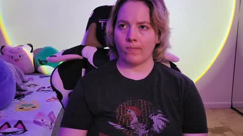 Snapshot of internetfairy_xo chatting on 02-28-25, 05:26 Faye online show from 02-28-25, 05:26