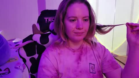 Snapshot of internetfairy_xo chatting on 10-12-25, 01:48 Faye online show from 10-12-25, 01:48