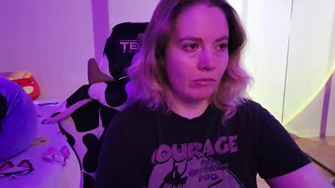 Snapshot of internetfairy_xo chatting on 10-19-25, 01:39 Faye online show from 10-19-25, 01:39