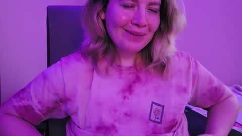 Snapshot of internetfairy_xo chatting on 10-22-25, 02:34 Faye online show from 10-22-25, 02:34