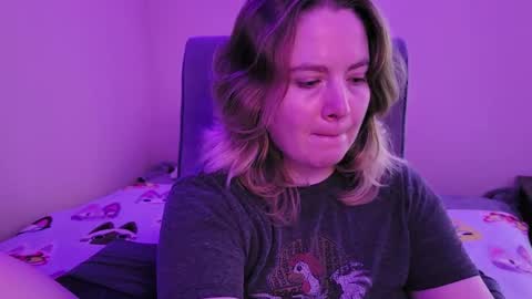 Snapshot of internetfairy_xo chatting on 10-26-25, 08:53 Faye online show from 10-26-25, 08:53