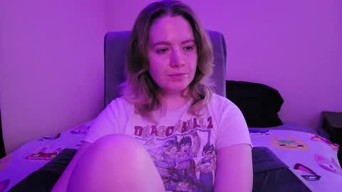 Snapshot of internetfairy_xo chatting on 11-01-25, 03:52 Faye online show from 11-01-25, 03:52