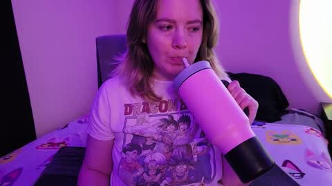 Snapshot of internetfairy_xo chatting on 11-25-25, 02:33 Faye online show from 11-25-25, 02:33