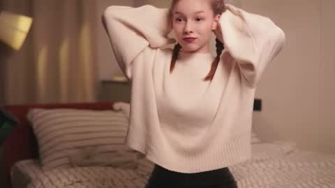 Avie online show from 03-10-26, 02:44