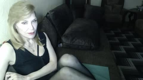 Snapshot of irenalegs chatting on 04-20-26, 03:53 irenalegs online show from 04-20-26, 03:53