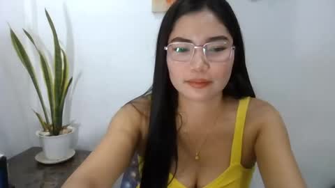 Snapshot of irenarouton chatting on 05-25-26, 04:24 Mila online show from 05-25-26, 04:24