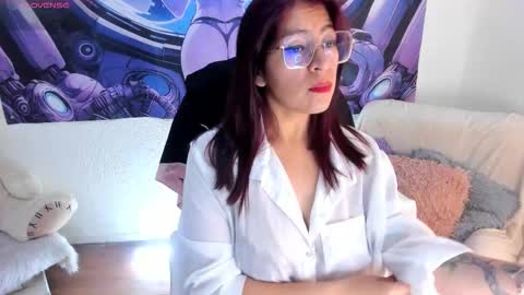 Snapshot of irene_casas chatting on 10-19-25, 01:39 Irene Casas online show from 10-19-25, 01:39