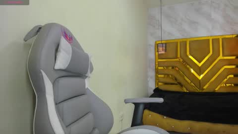 iris_77 online show from 10-12-25, 07:07