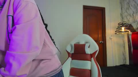 Snapshot of iris_77 chatting on 12-02-25, 12:43 iris_77 online show from 12-02-25, 12:43