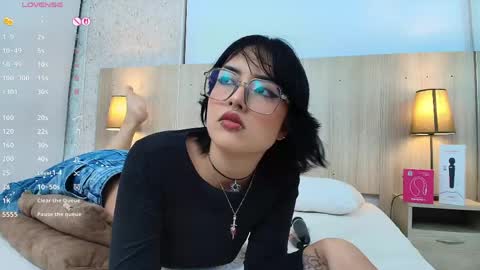 Iris online show from 05-19-26, 01:56