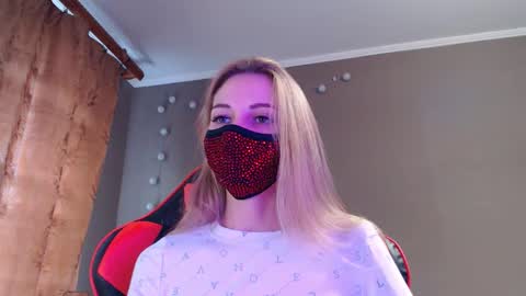 Lily online show from 10-17-25, 02:19