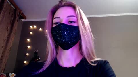 Lily online show from 12-19-25, 04:14