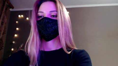 Snapshot of iris_lave chatting on 04-18-26, 07:07 Lily online show from 04-18-26, 07:07