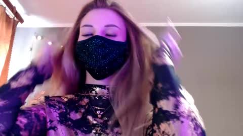 Snapshot of iris_lave chatting on 04-26-26, 01:20 Lily online show from 04-26-26, 01:20