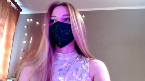 Snapshot of iris_lave chatting on 05-11-26, 04:04 Lily online show from 05-11-26, 04:04
