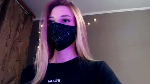 Snapshot of iris_lave chatting on 05-14-26, 05:42 Lily online show from 05-14-26, 05:42