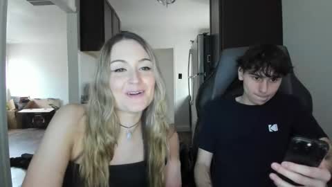 Snapshot of iris_roslin chatting on 04-19-26, 12:33 Iris 3 online show from 04-19-26, 12:33