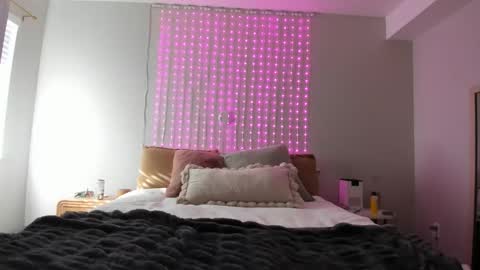 Snapshot of iris_roslin chatting on 04-22-26, 12:13 Iris 3 online show from 04-22-26, 12:13
