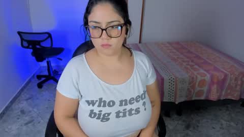 Snapshot of iris_torrez chatting on 09-10-25, 02:39 Iris online show from 09-10-25, 02:39