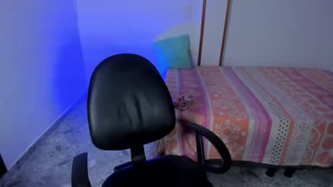 Snapshot of iris_torrez chatting on 09-23-25, 02:09 Iris online show from 09-23-25, 02:09