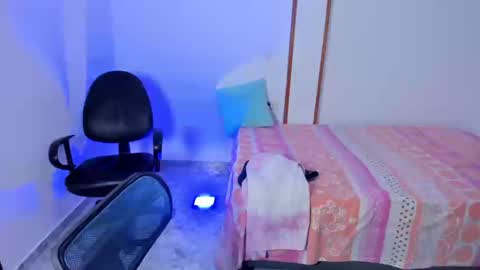 Snapshot of iris_torrez chatting on 09-25-25, 02:21 Iris online show from 09-25-25, 02:21