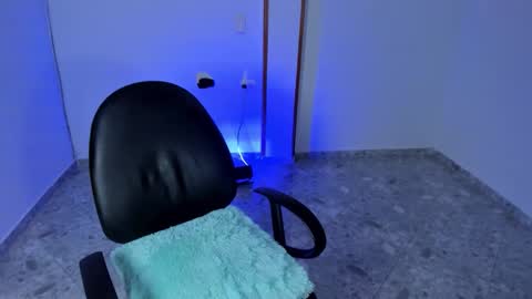 Snapshot of iris_torrez chatting on 10-29-25, 03:36 Iris online show from 10-29-25, 03:36