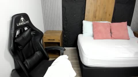 Snapshot of iris_torrez chatting on 02-19-26, 12:12 Iris online show from 02-19-26, 12:12