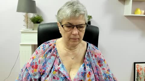 I R I S online show from 05-25-26, 06:08