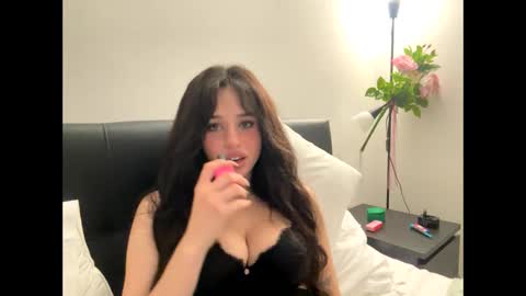 Snapshot of irisbabyyyyyyy chatting on 05-19-26, 10:27 irisbabyyyyyyy online show from 05-19-26, 10:27