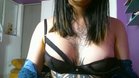 Snapshot of irisbell_ chatting on 12-05-24, 02:00 Camilla online show from 12-05-24, 02:00