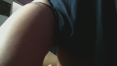 Snapshot of irisbell_ chatting on 01-18-25, 01:40 Camilla online show from 01-18-25, 01:40