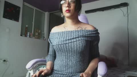 Snapshot of irisbell_ chatting on 01-21-25, 11:45 Camilla online show from 01-21-25, 11:45