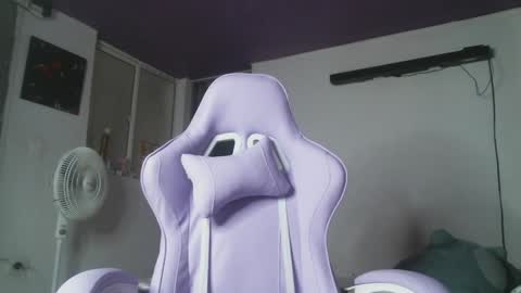 Snapshot of irisbell_ chatting on 01-27-25, 02:57 Camilla online show from 01-27-25, 02:57