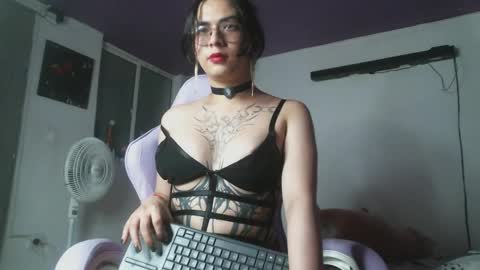 Snapshot of irisbell_ chatting on 01-27-25, 11:22 Camilla online show from 01-27-25, 11:22