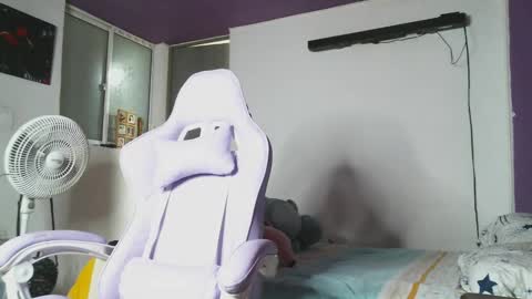Snapshot of irisbell_ chatting on 02-08-25, 12:17 Camilla online show from 02-08-25, 12:17
