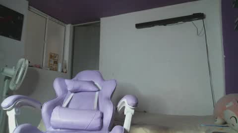 Snapshot of irisbell_ chatting on 02-23-25, 03:40 Camilla online show from 02-23-25, 03:40